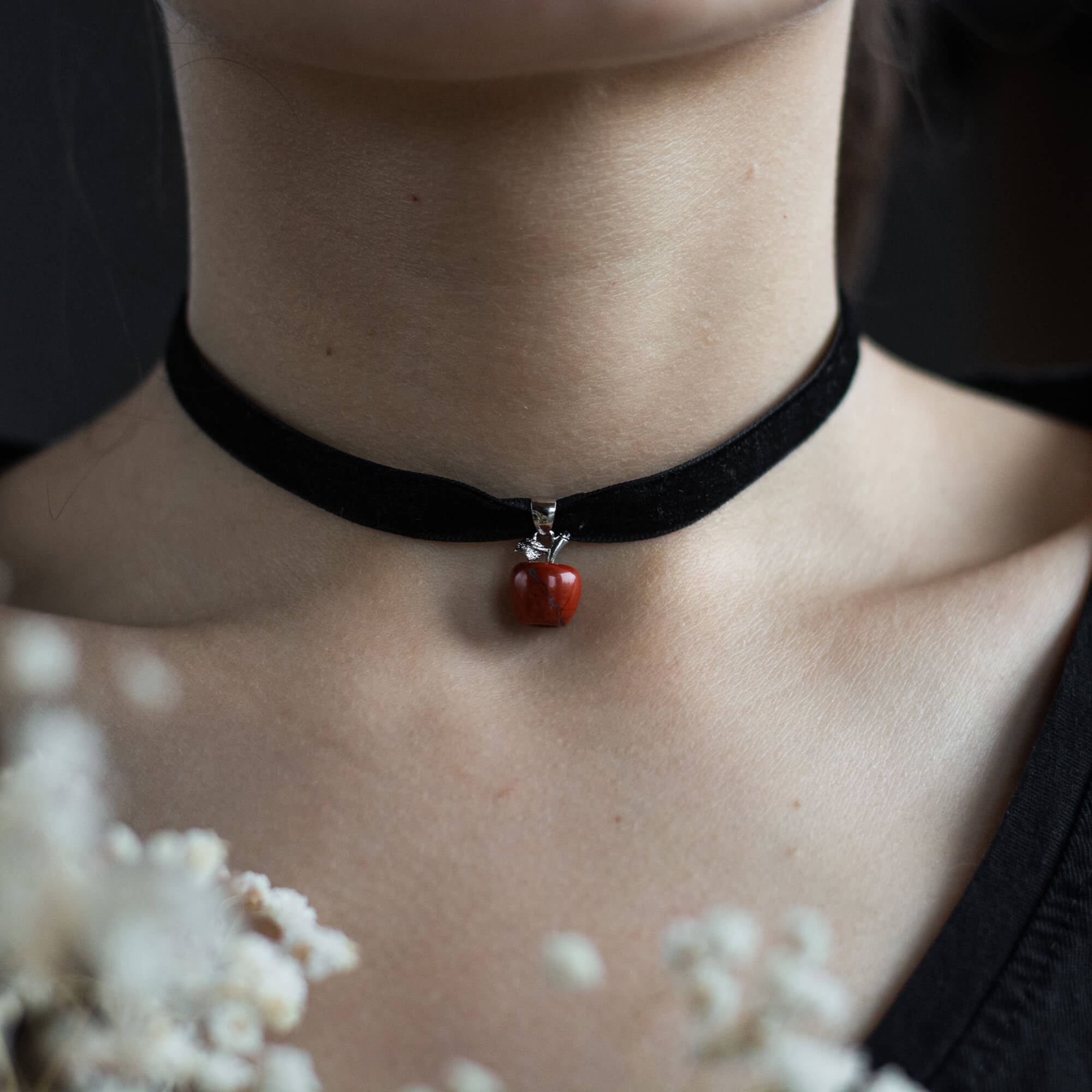 Aksamitka z jabłuszkiem z jaspisu czerwonego