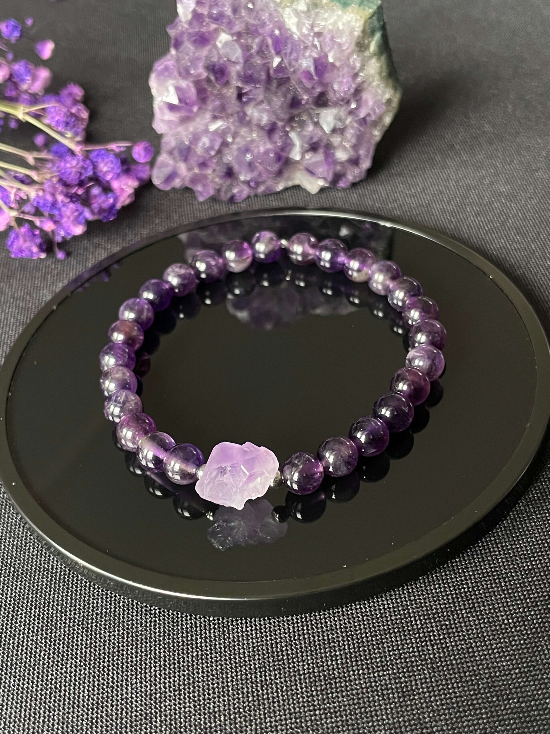 Bransoletka z ametystem i surową bryłką