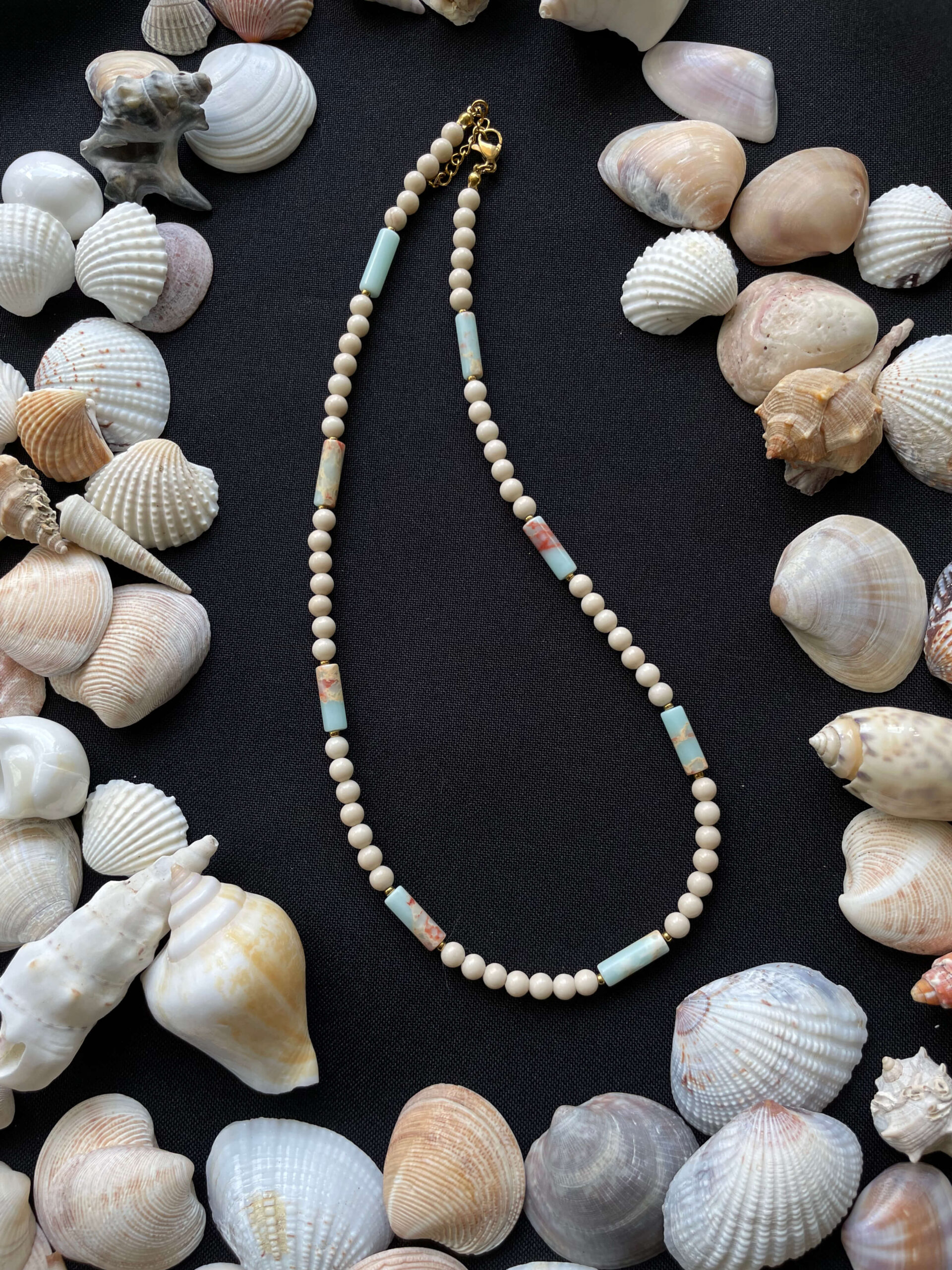 Naszyjnik z kamieniem rzecznym i jaspisem cesarskim