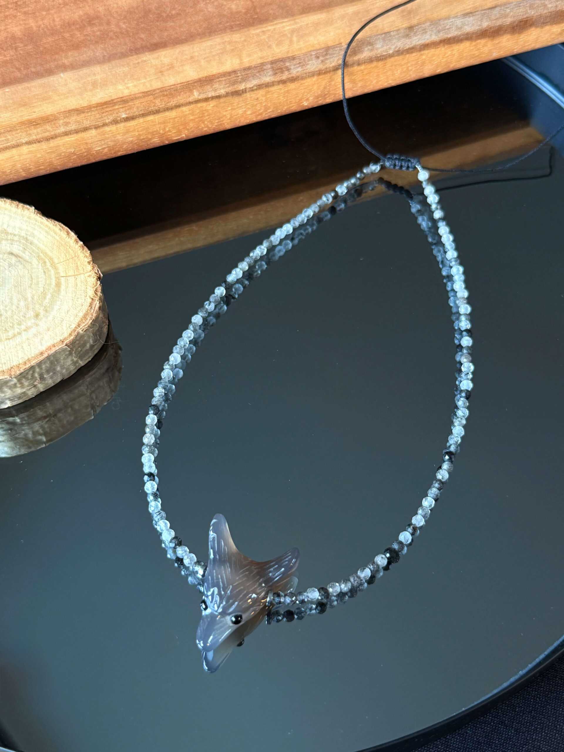 Naszyjnik z liskiem z agatu i kryształem górskim z turmalinem - obrazek 3