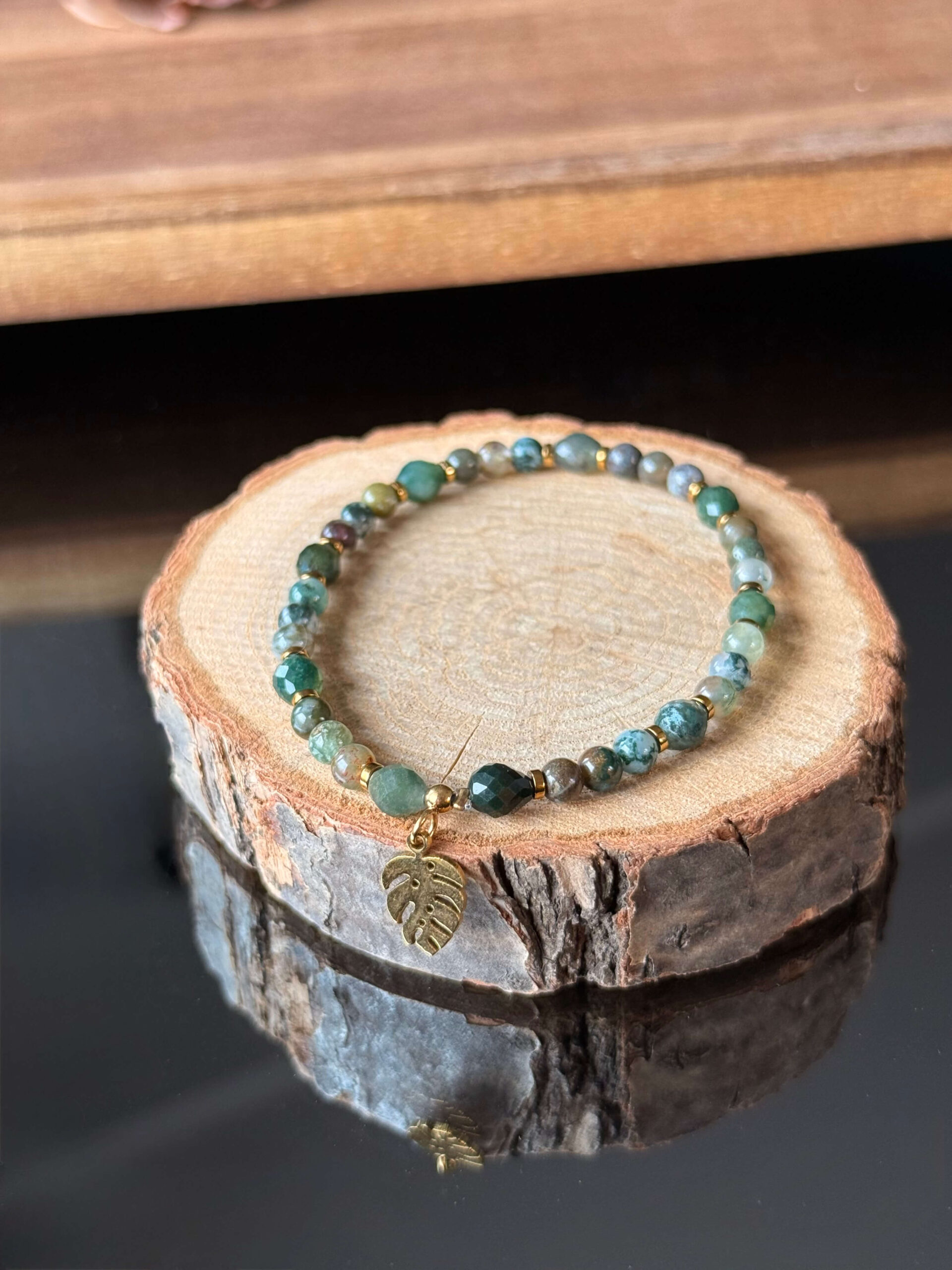 Bransoletka z agatem mszystym i liściem monstery