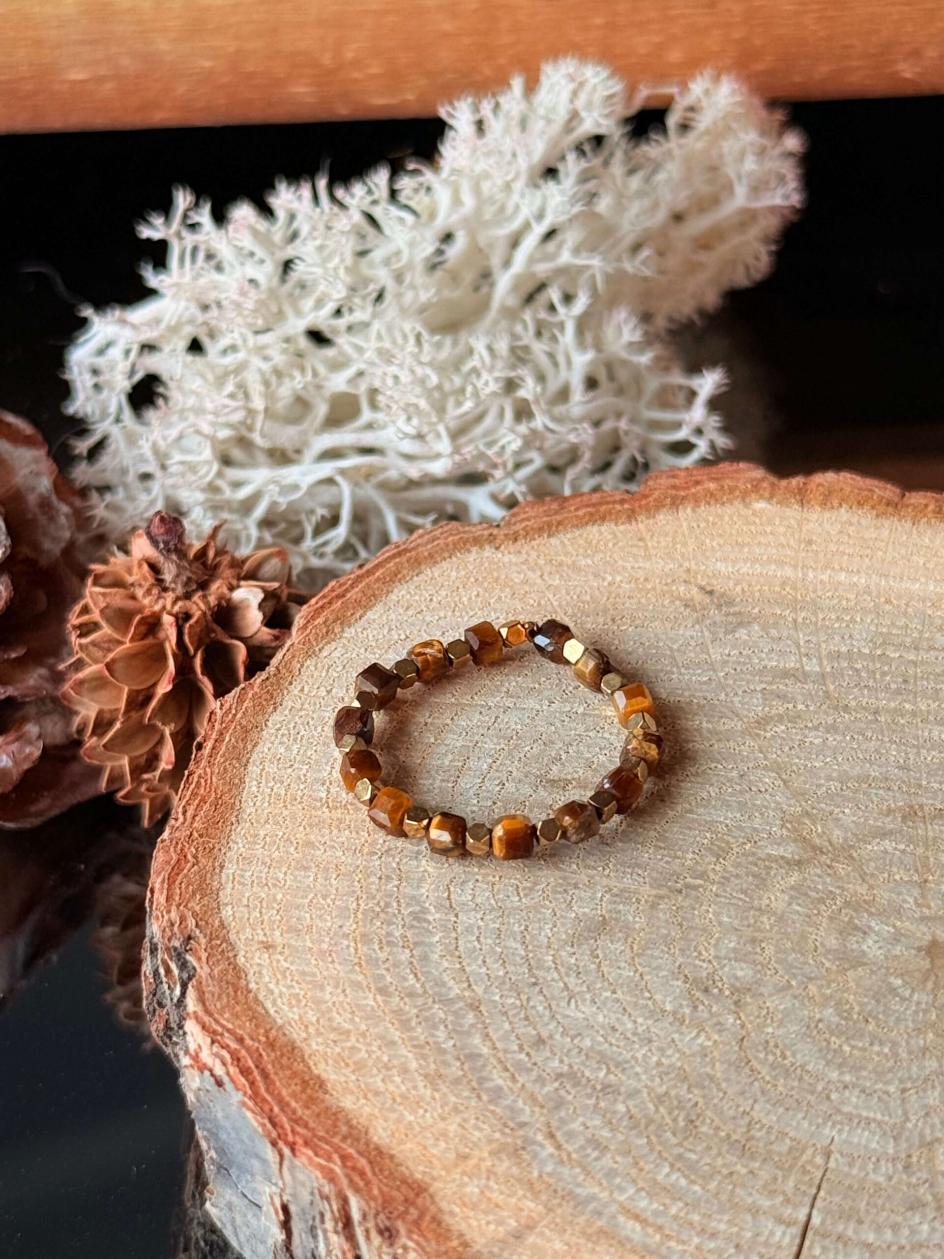 Pierścionek elastyczny z tygrysim okiem i hematytem