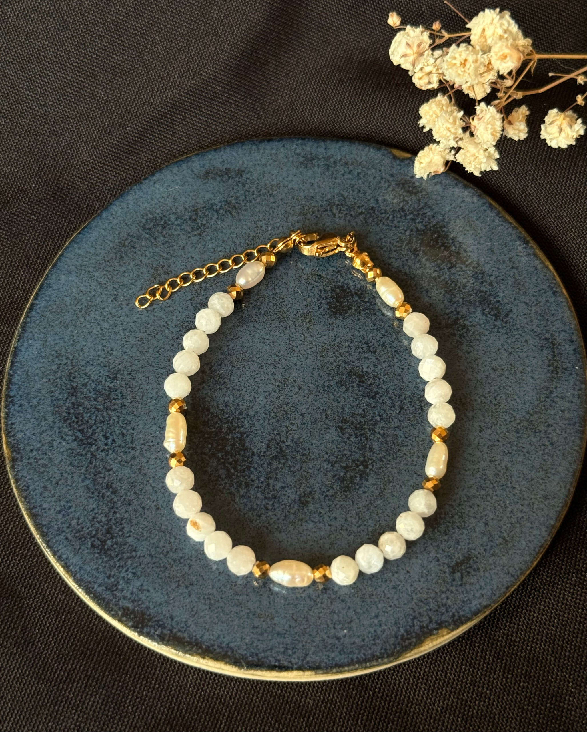 Bransoletka z kamieniem księżycowym, hematytem i perłami - obrazek 2