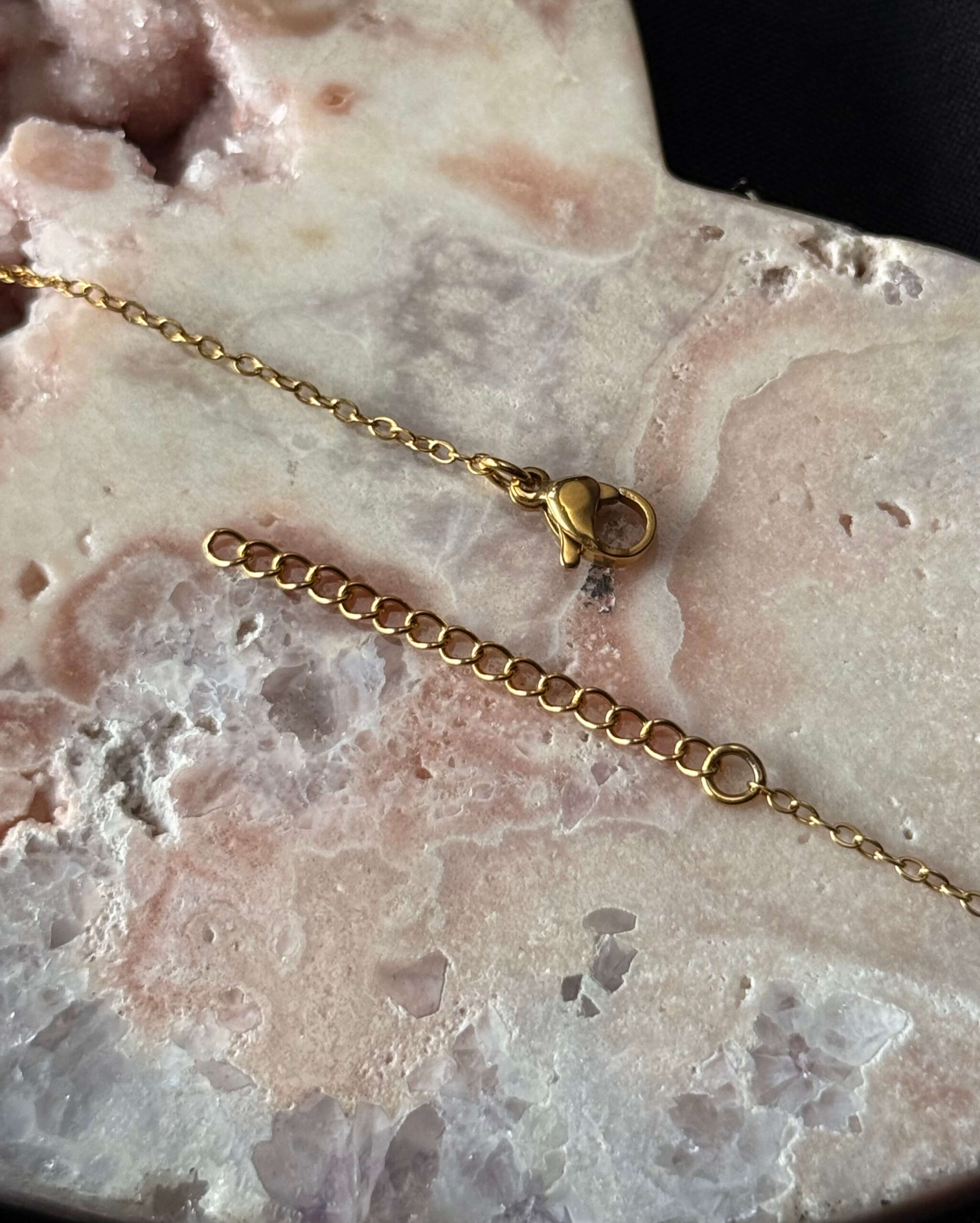 Łańcuszek z serduszkiem z fioletowego fluorytu N°1 - obrazek 4