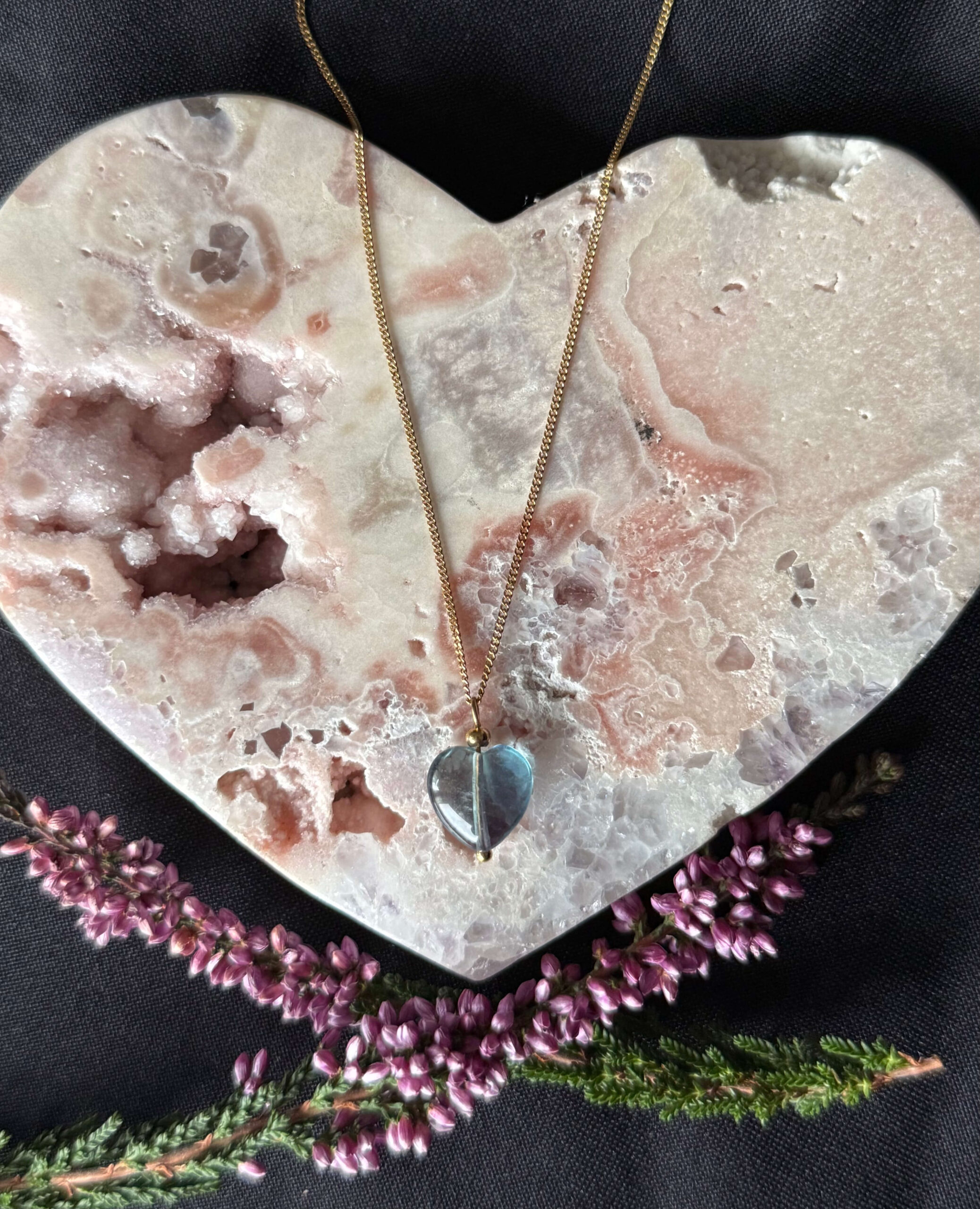 Łańcuszek z serduszkiem z niebieskiego fluorytu N°2 - obrazek 3
