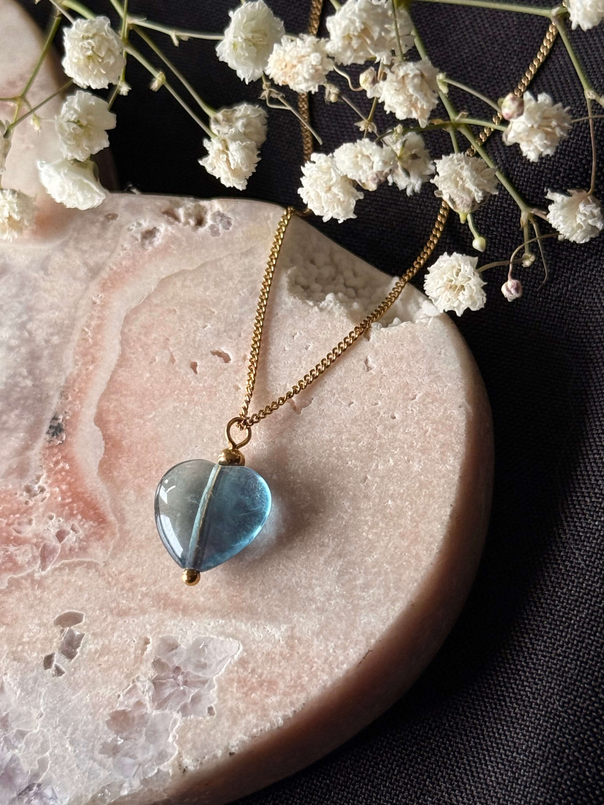 Łańcuszek z serduszkiem z niebieskiego fluorytu N°2