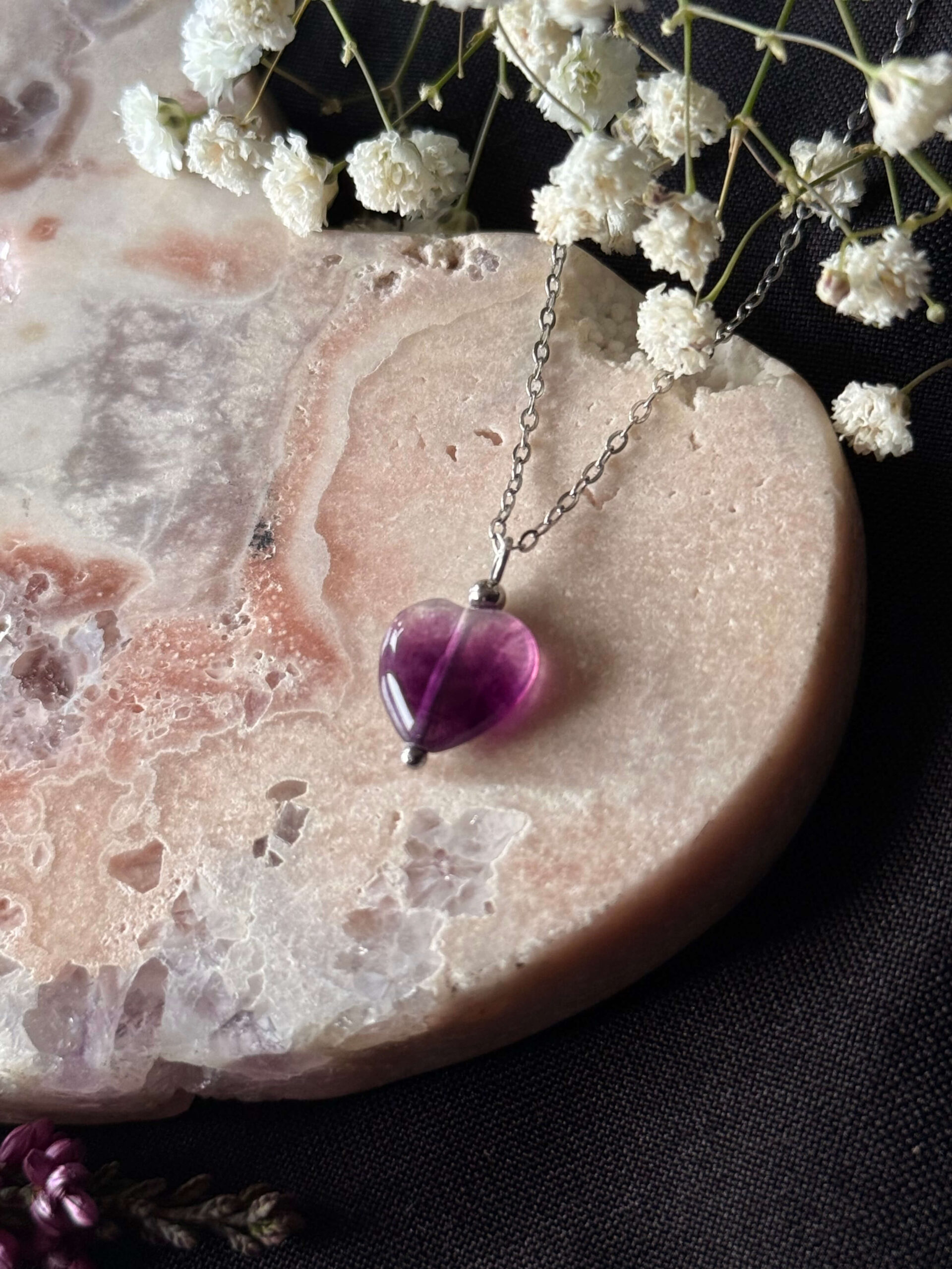 Łańcuszek z serduszkiem z fioletowego fluorytu N°4