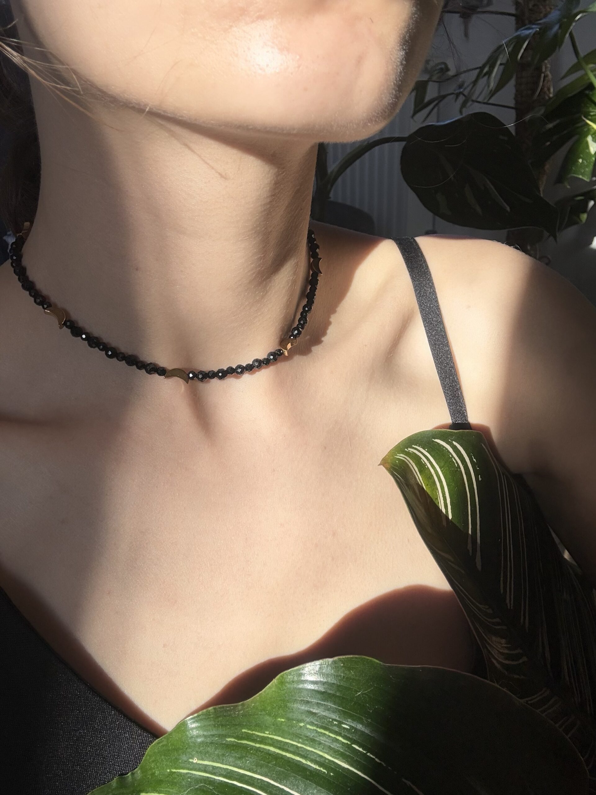 Choker Moonlight - czarny turmalin - złoty - obrazek 3